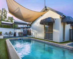 Отель Townsville Holiday Apartments  Таунсвилл